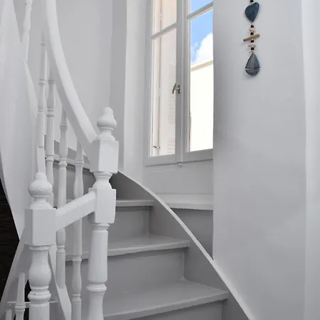 Athena's Archontiko Master Floor * Ándros