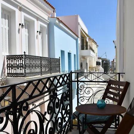 Athena's Archontiko Master Floor Apartman